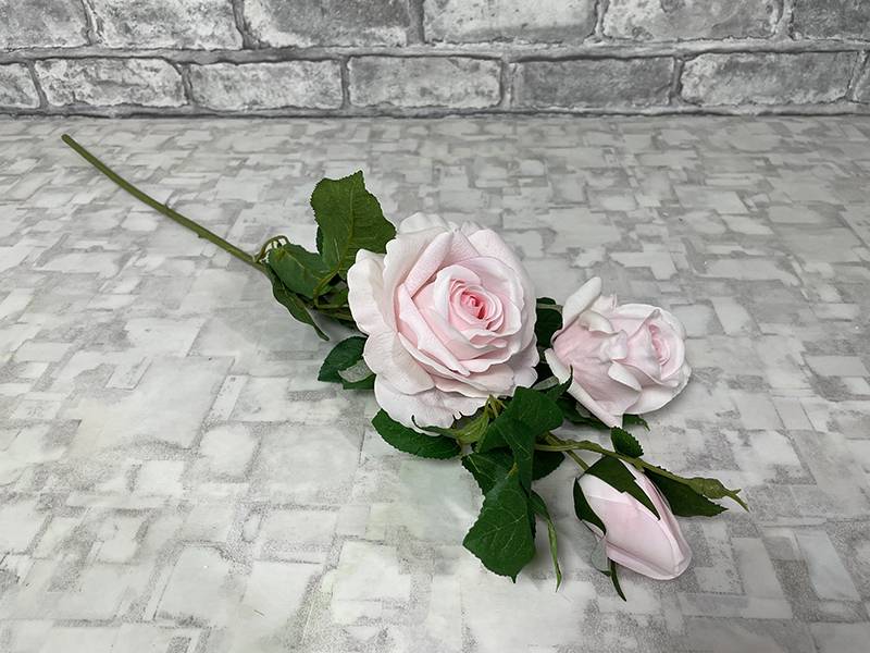 Роза с силиконовым покрытием светло-розовый
